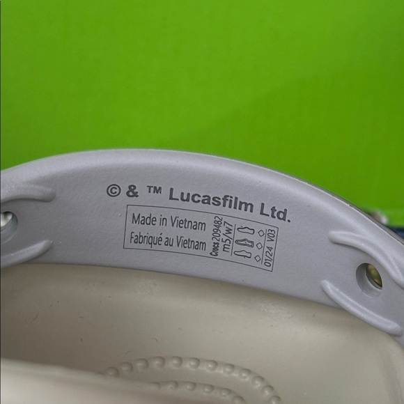 Brand New Crocs Adults' STAR WARS Grogu Classic Clogs Bone Casual Slip On Shoes - Picture 8 of 16